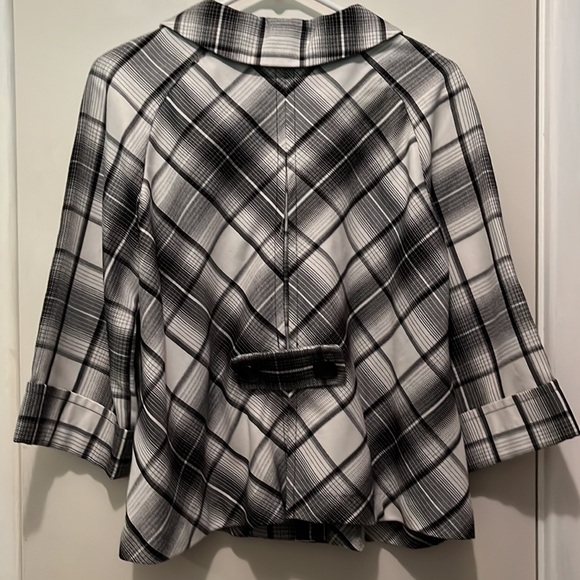 Swing jacket - Picture 2 of 9